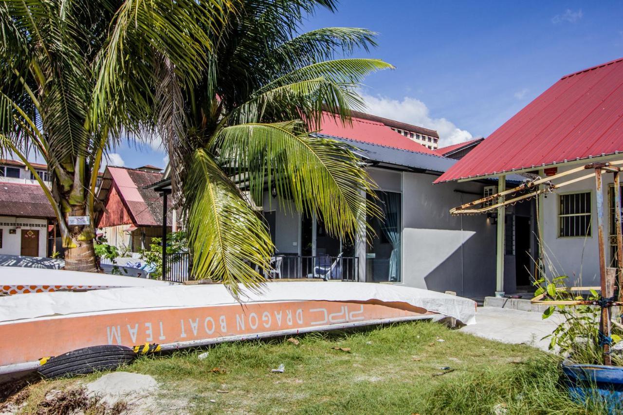 Beachboy Chalet By The Beach Bukit Lada Bagian luar foto
