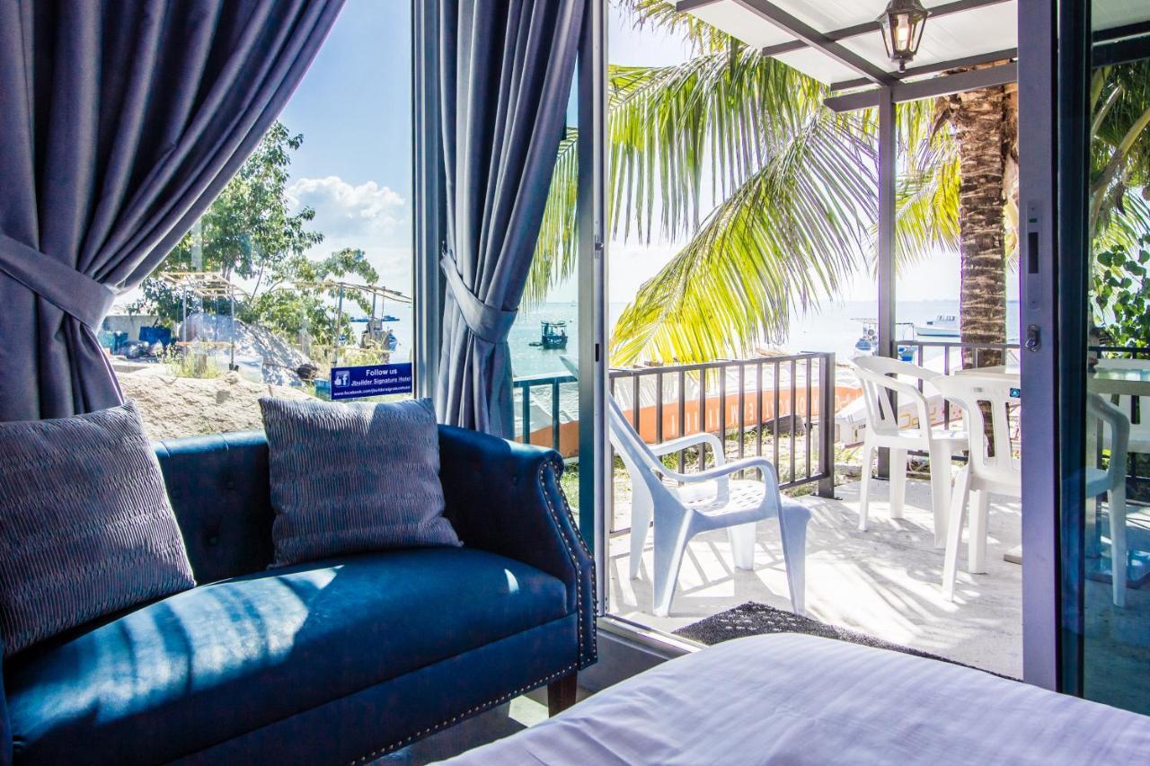 Beachboy Chalet By The Beach Bukit Lada Bagian luar foto